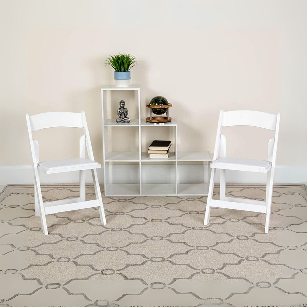 Pack-4-sillas-Ceremony-diseño-plegable-blanco-88x445x43-cm-ambientada