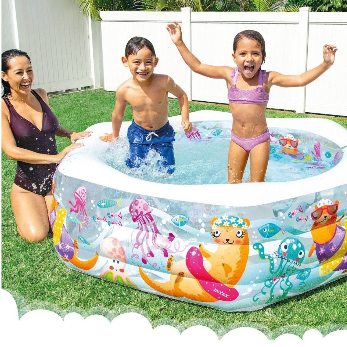 Piscina-hinchable-Intex-Acuario-infantil-hexagonal-510L--6A-multicolor-61x191x178-cm-ambientada
