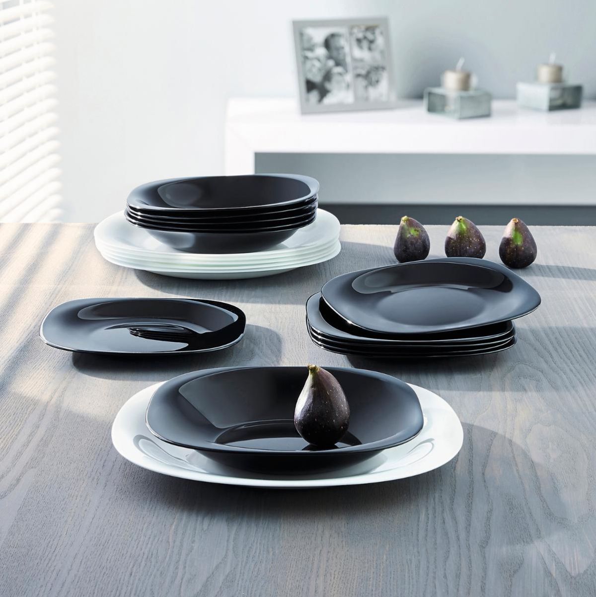Vajilla-Carine-N-B-Luminarc-19-piezas-6-servicios-vidrio-opal-blanco-negro-ambientada