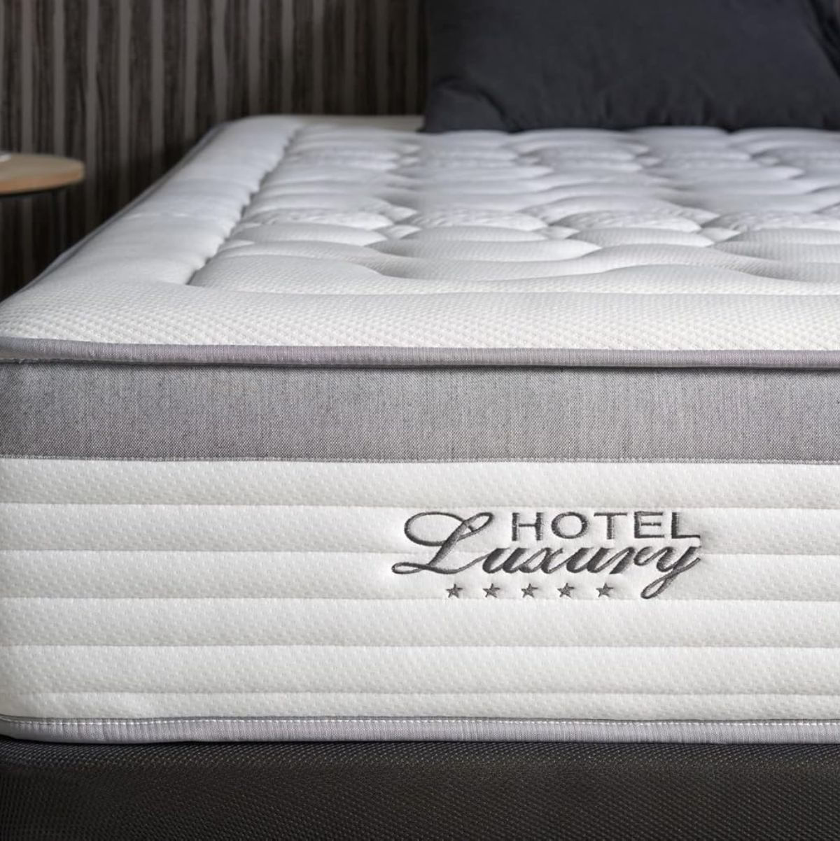 Colchon-viscoelastico-Hotel-5-estrellas-nucleo-muelle-ensacado-firmeza-media-alta-blanco-29-cm-modelo