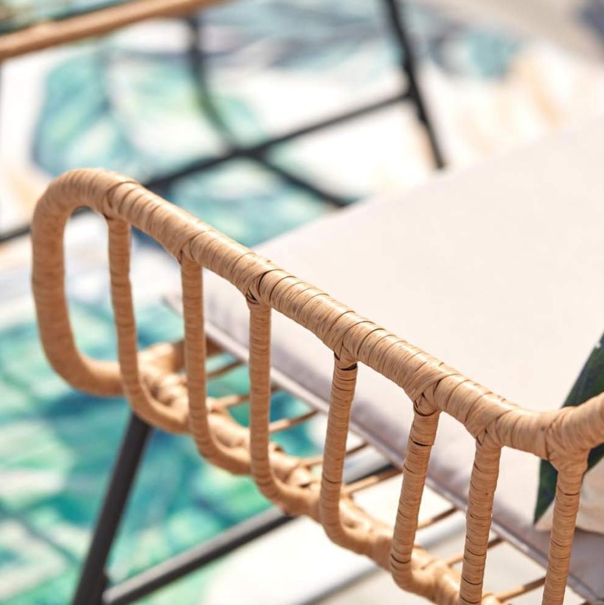 Conjunto-de-jardin-Lambada-sofa---2-sillones---mesa-beige-animada