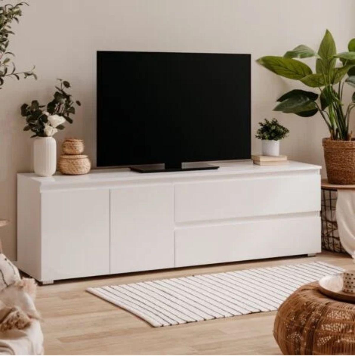 Mueble-de-TV-Aneto-2-puertas---2-cajones-blanco-55x180x40-cm-ambientada
