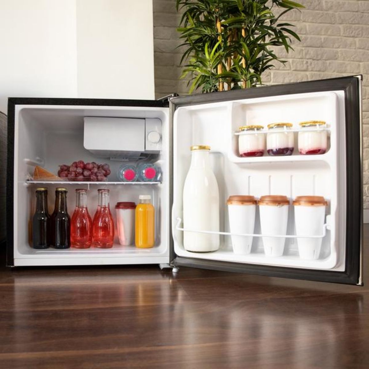 Minibar-Cecotec-GrandCooler-2000-SilentCompress-46L---congelador-E-negro-485-cm