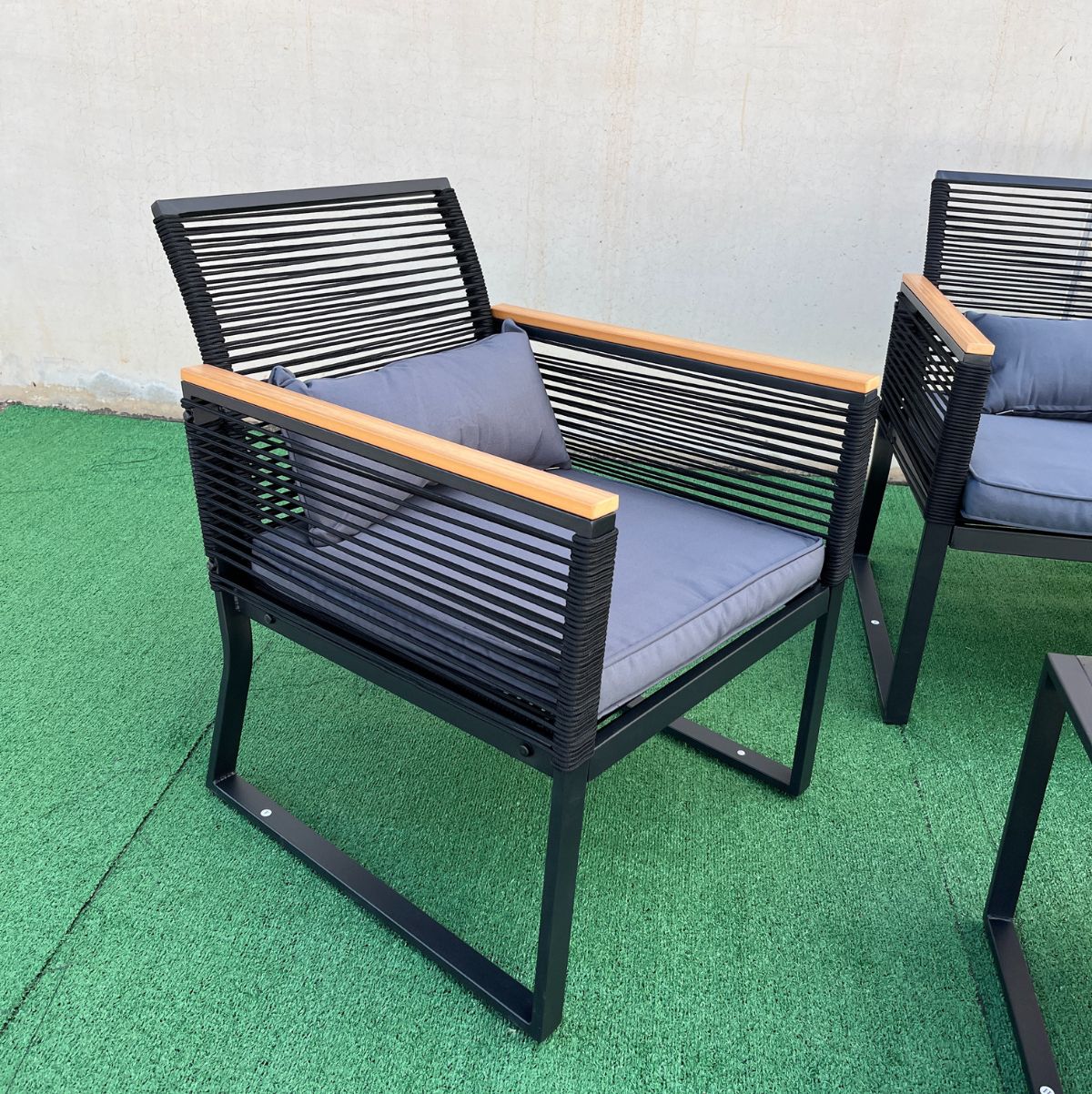 Conjunto-de-exterior-Eleganza-sofa---sillones---mesa-y-cojines-negro-roble