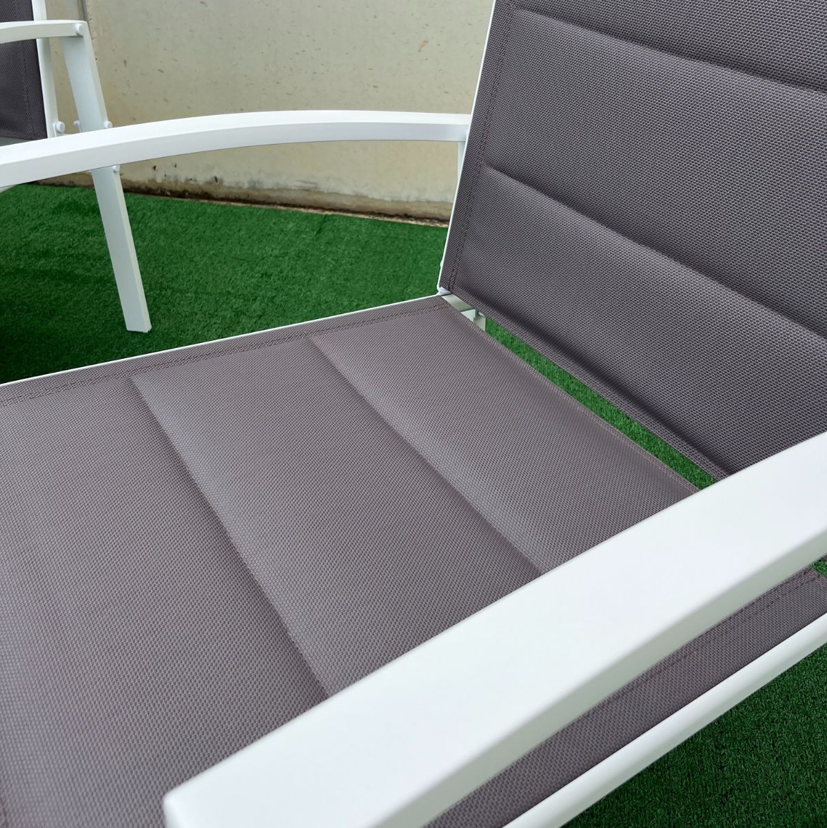 Conjunto-de-jardin-Elba-1-sofa---2-sillas---mesa-blanco-marron