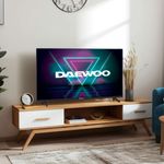 Televisor-Smart-TV-Daewoo-32DM65HV-32’’-HD-DLED-VIDAA-E-negro-ambientada