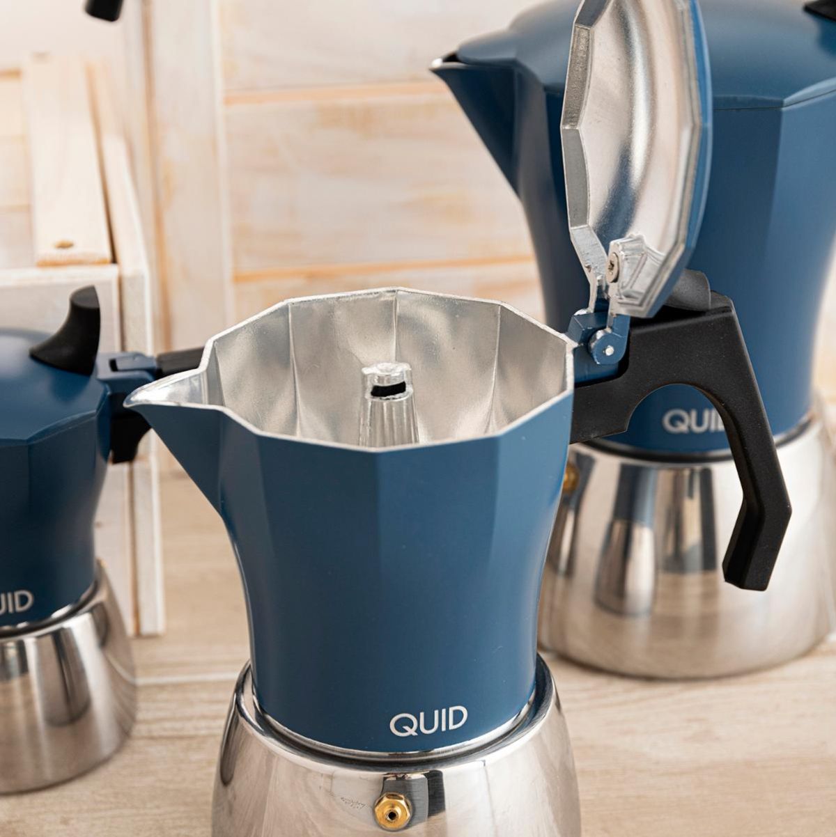 Cafetera-italiana-Baltic-Quid-12-tazas-aluminio---acero-azul--detalle