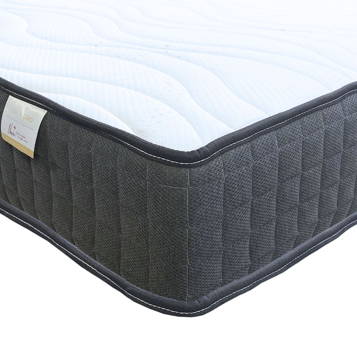 Colchon-Noah-Oro-DN-enrollado-blanco-25-cm