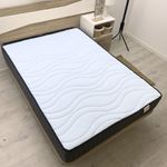 Colchon-Noah-Oro-DN-enrollado-blanco-25-cm