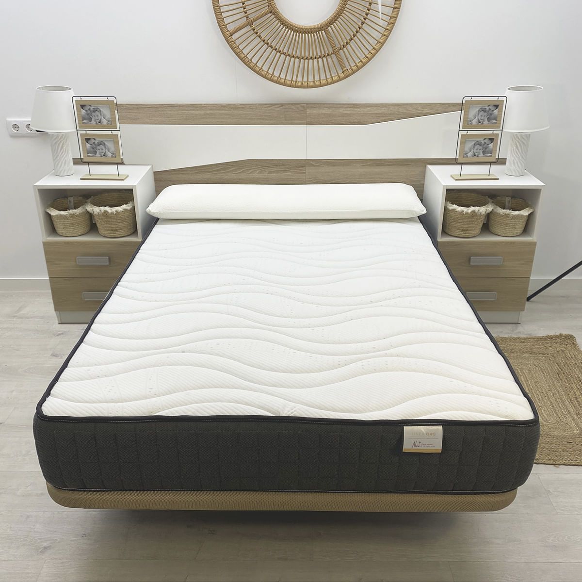 Colchon-Noah-Oro-DN-enrollado-blanco-25-cm