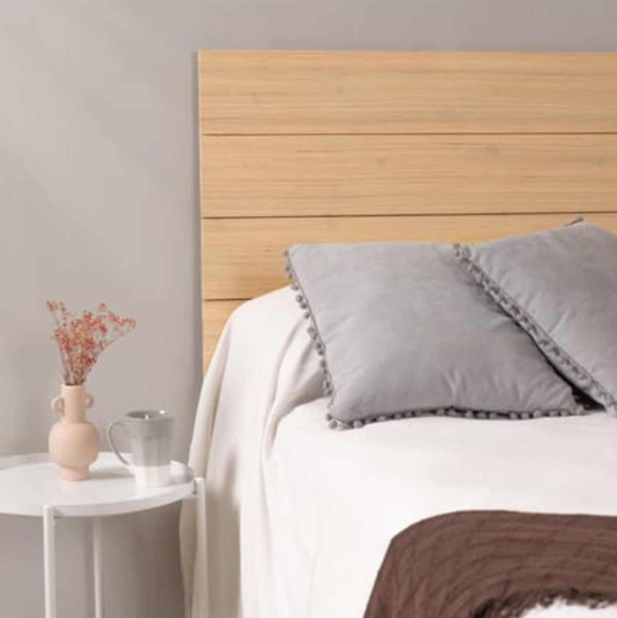 Cabecero-Magda-diseño-listones-natural-45x110-cm-ambientada