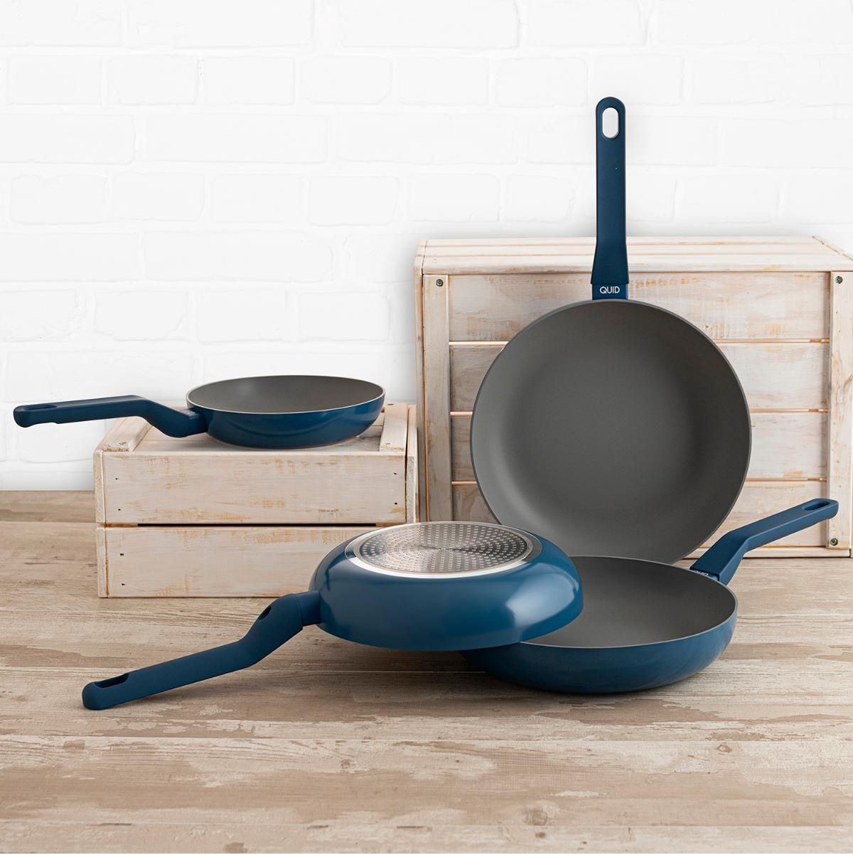 Sarten-Baltic-Quid-aluminio-estampado-azul-gris-Ø20-cm-ambientada