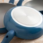 Sarten-Baltic-Quid-aluminio-estampado-azul-gris-Ø28-cm-fondo