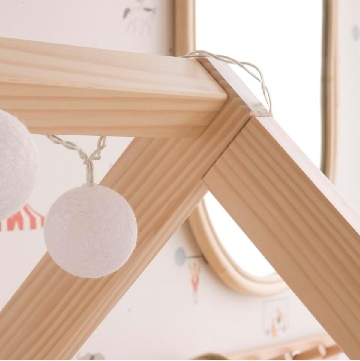 Cama-infantil-Circo-con-tobogan-blanco-natural-140x200x96-cm-detalle-madera