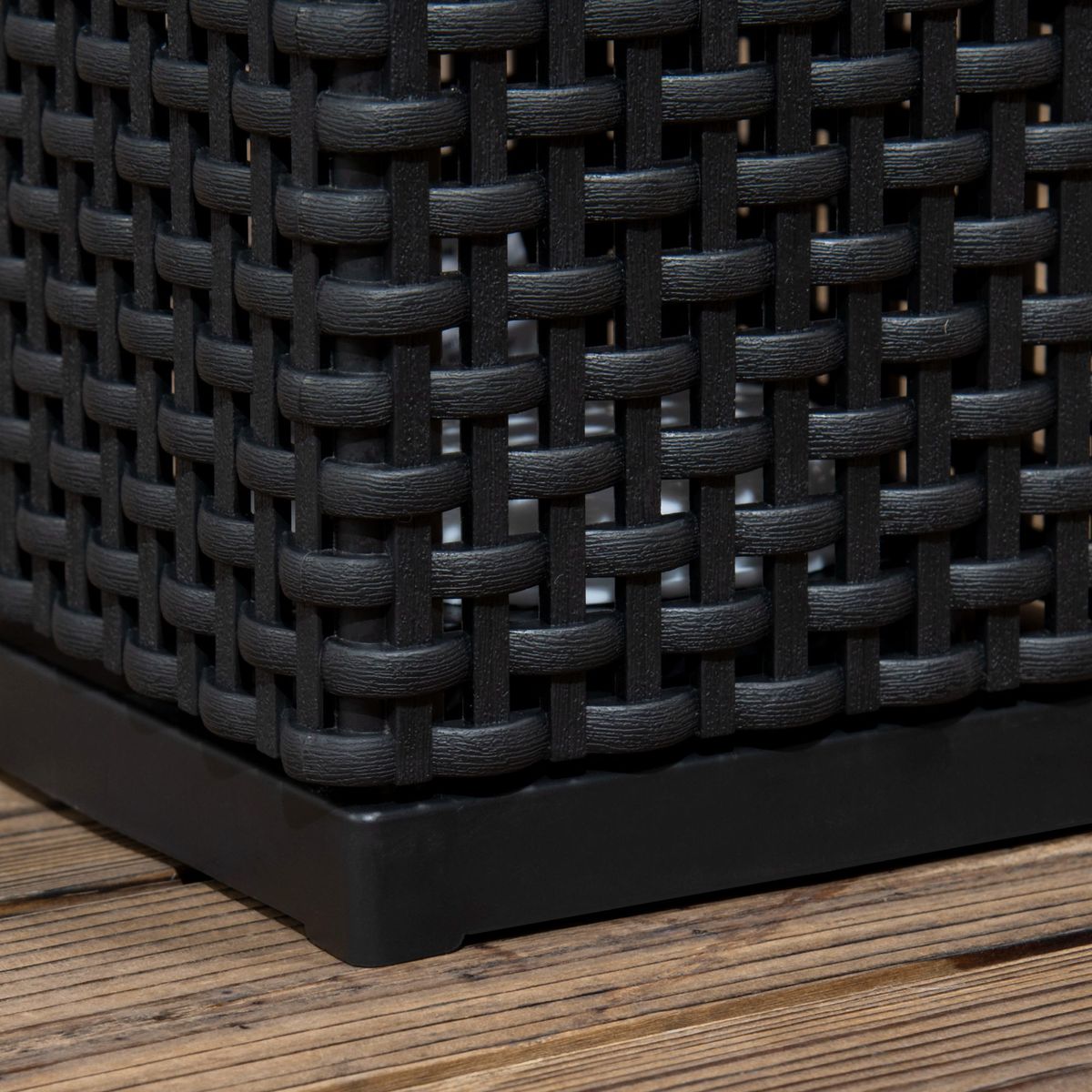 Lampara-solar-Outsunny-luz-LED-negro-47x155-cm-detalle
