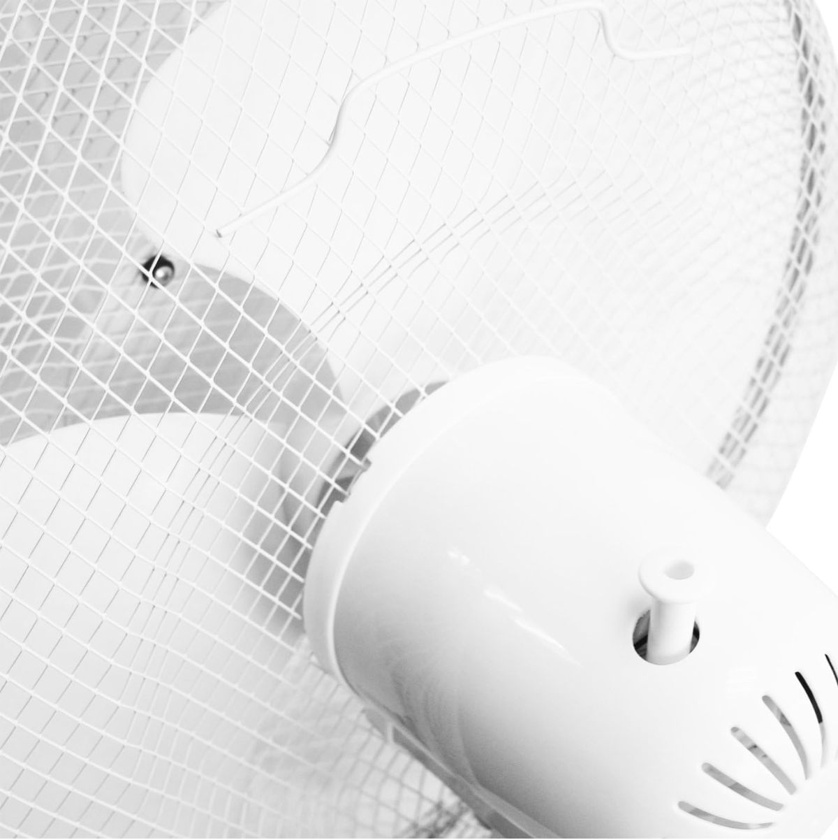 Ventilador-de-pie-Emerio-FN114204-45W-3-velocidades-oscilante-blanco-Ø44-cm-oscilante