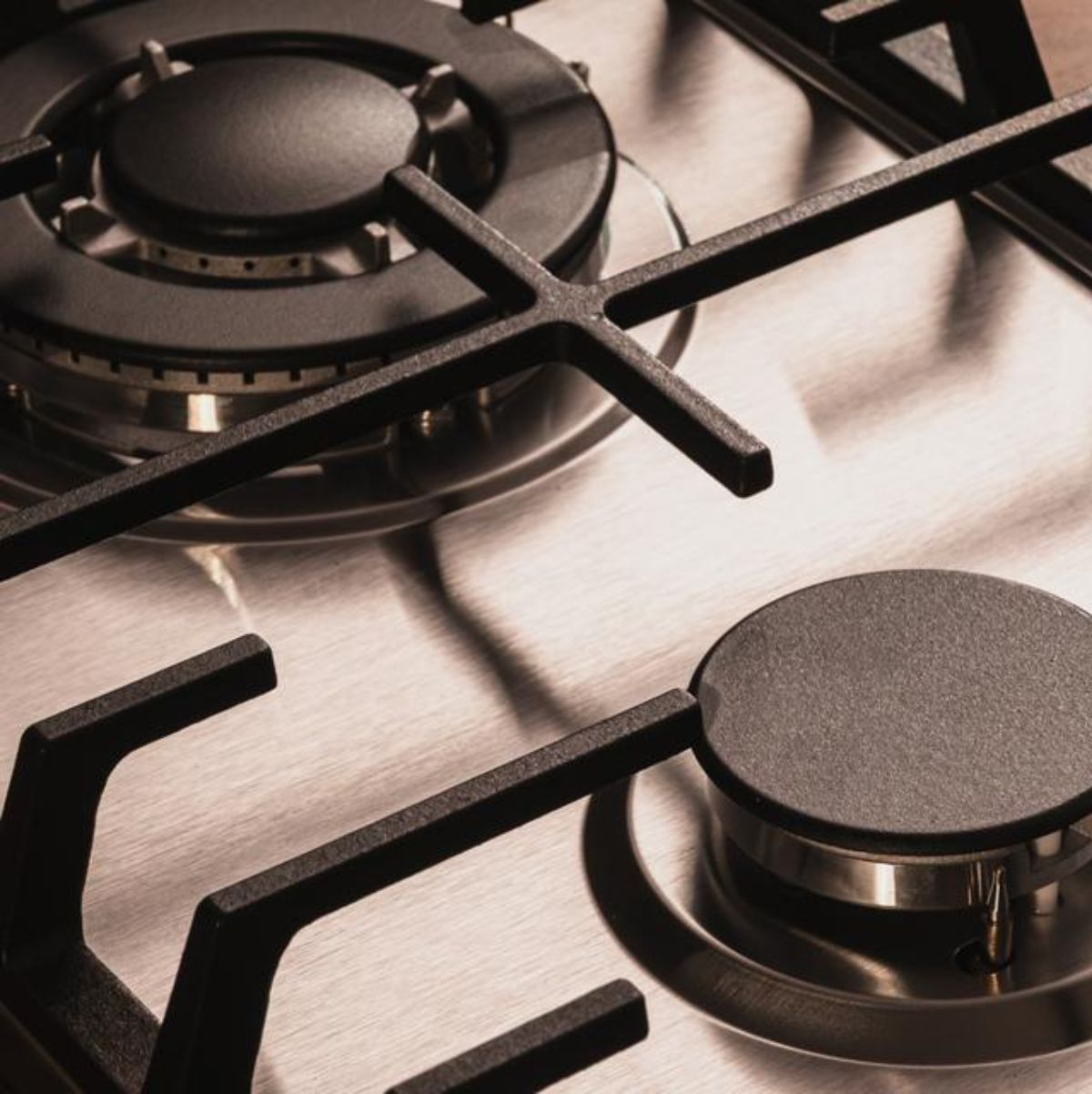 Placa-de-gas-Cecotec-Bolero-Squad-G-2200F-5250W-2-fuegos-cristal-inox-29-cm-detalle