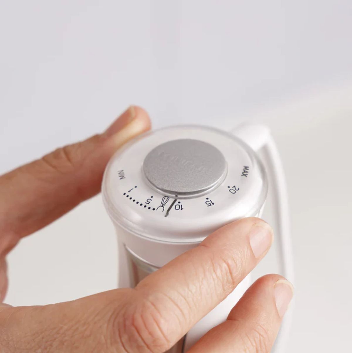 Batidora-de-mano-Taurus-Bapi-750-Pure-Plus-750W-20-velocidades-blanco-velocidades