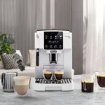 Cafetera-automatica-DeLonghi-ECAM220.20.W-1450W-18L-4-modos-negro-ambientada