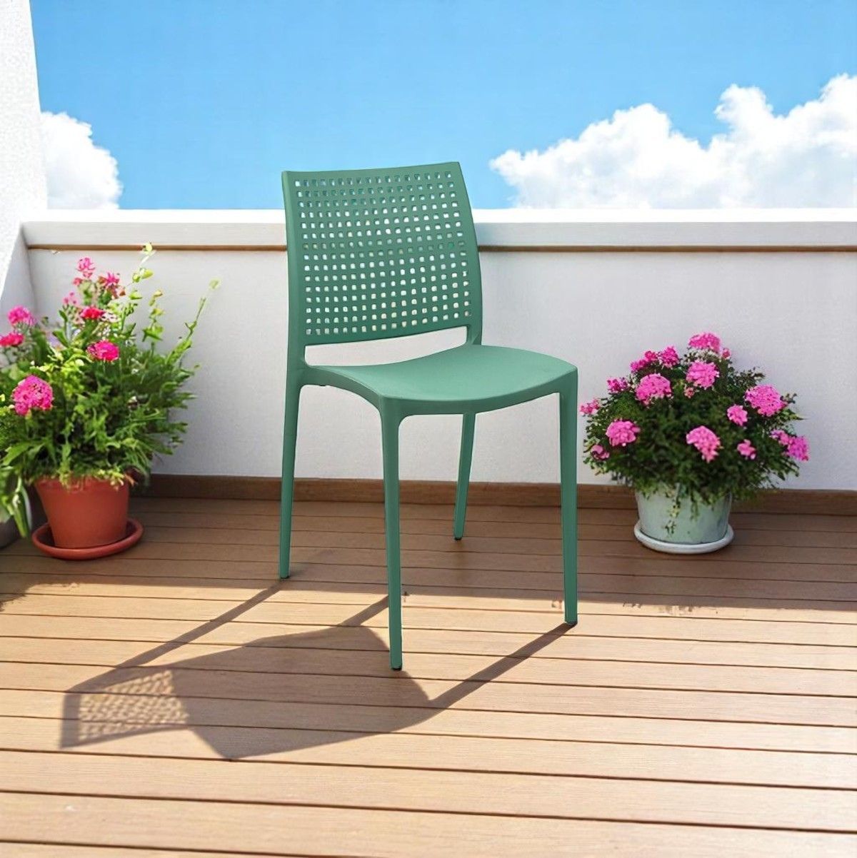Pack-de-4-sillas-Loira-apilable-verde-785x38x49-cm-ambientada
