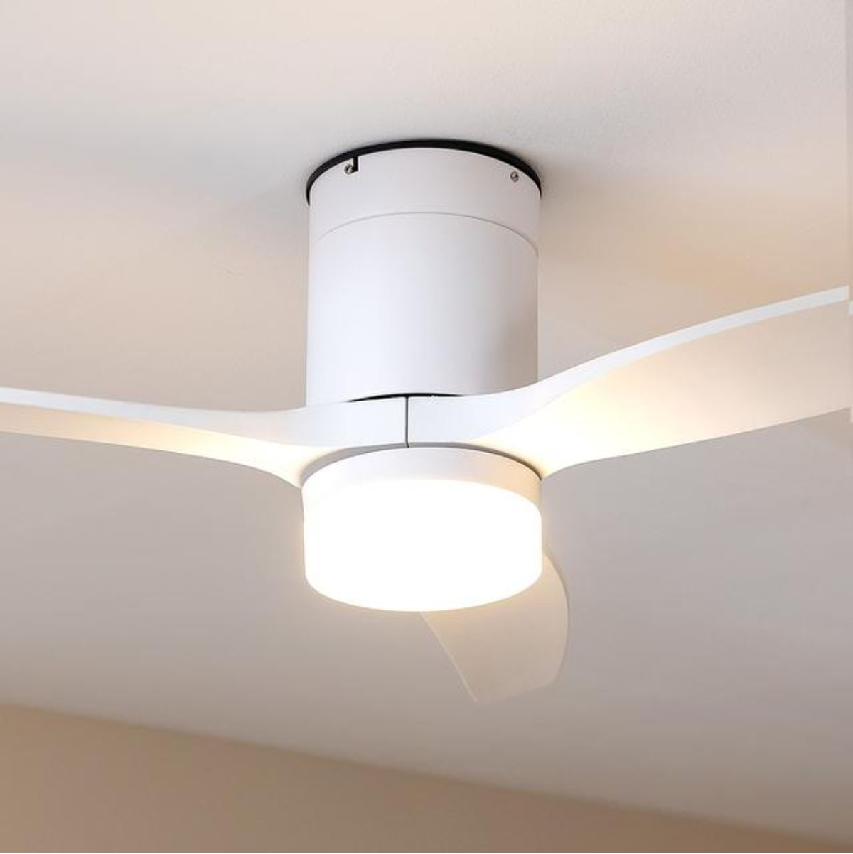 Ventilador-de-techo-Cecotec-EnergySilence-Aero-5600-Classic-40W-3-aspas-6-velocidades-blanco-Ø132-cm-detalle