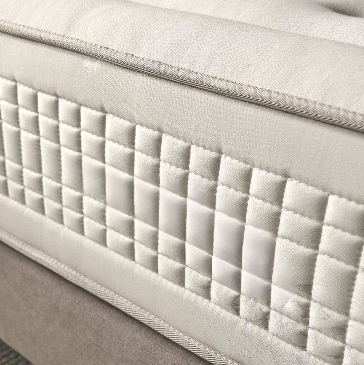 Colchon-visco-muelle-Hybrid-Titan-nucleo-muelle-ensacado-blanco-30-cm-detalle-colchon