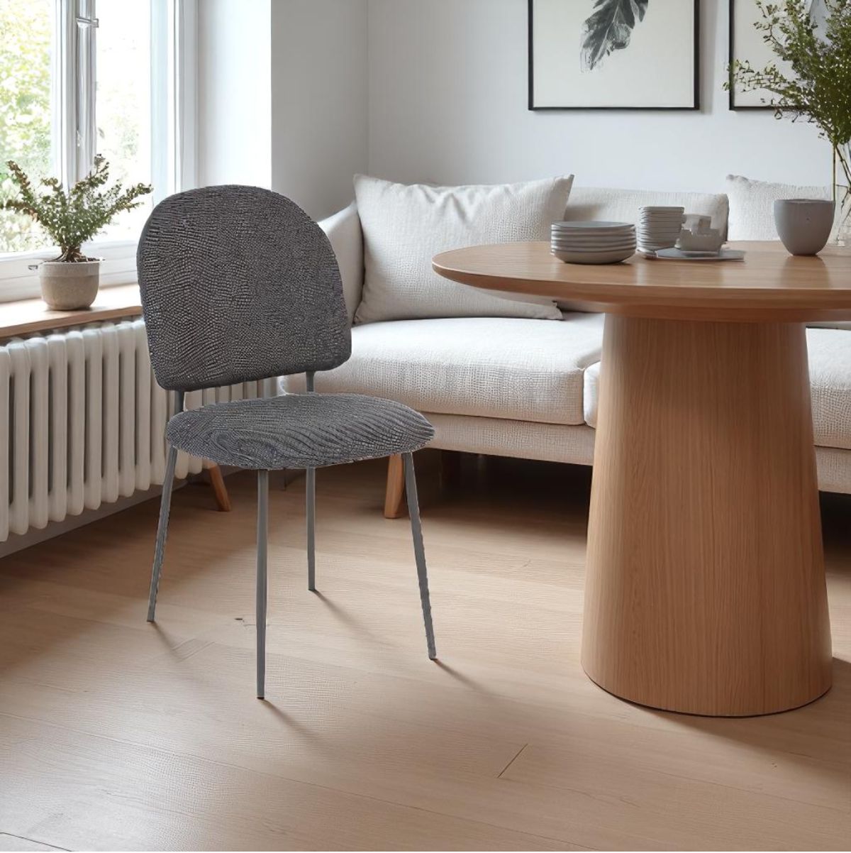 Silla-de-comedor-Kamili-redondeada-patas-acero-gris-84x43x57-cm