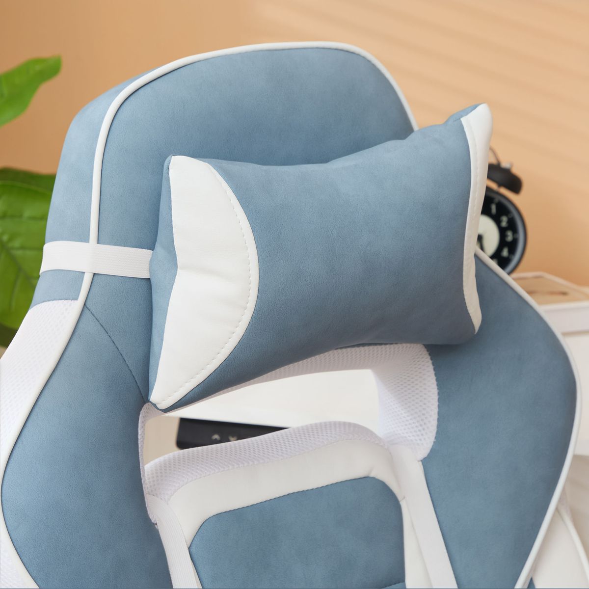 Silla-gaming-Gales-Homcom-reclinable---2-cojines---reposapies-blanco-azul-945-102x63x145-cm-
