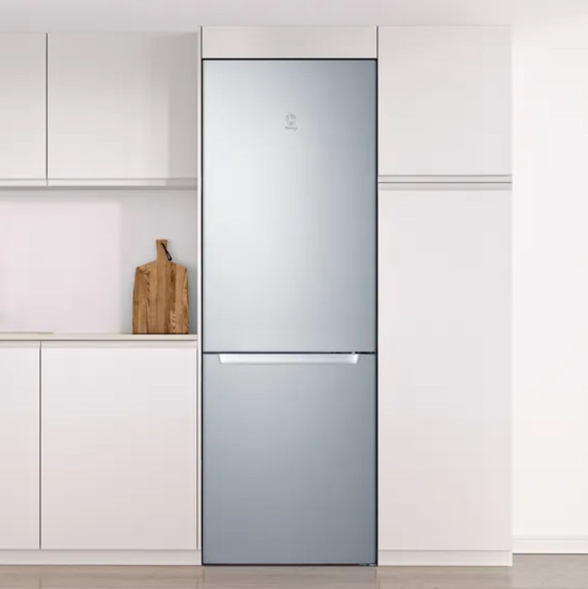 Frigorifico-combi-Balay-3KFE563MI-No-Frost-326L-E-acero-mate-186-cm-ambientada