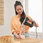 Batidora-de-varillas-Braun-MultiMix-2-HM2110-500W-4-velocidades-negro-ambientada