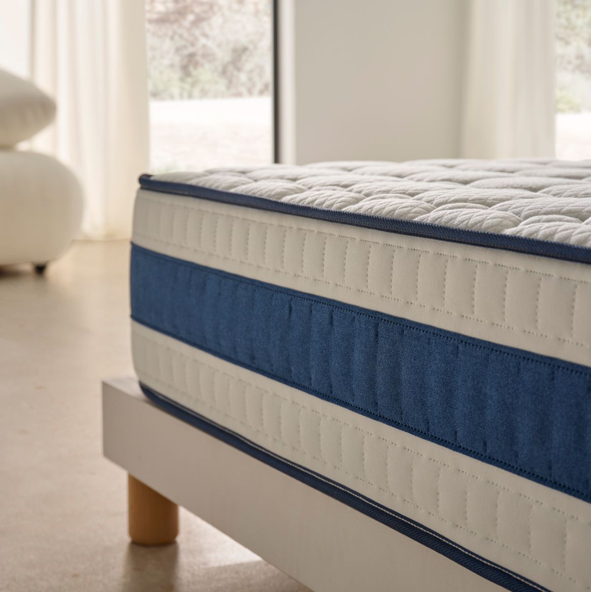 Colchon-viscoelastico-Air-Balance-nucleo-muelle-ensacado-blanco-azul-30-cm-detalle