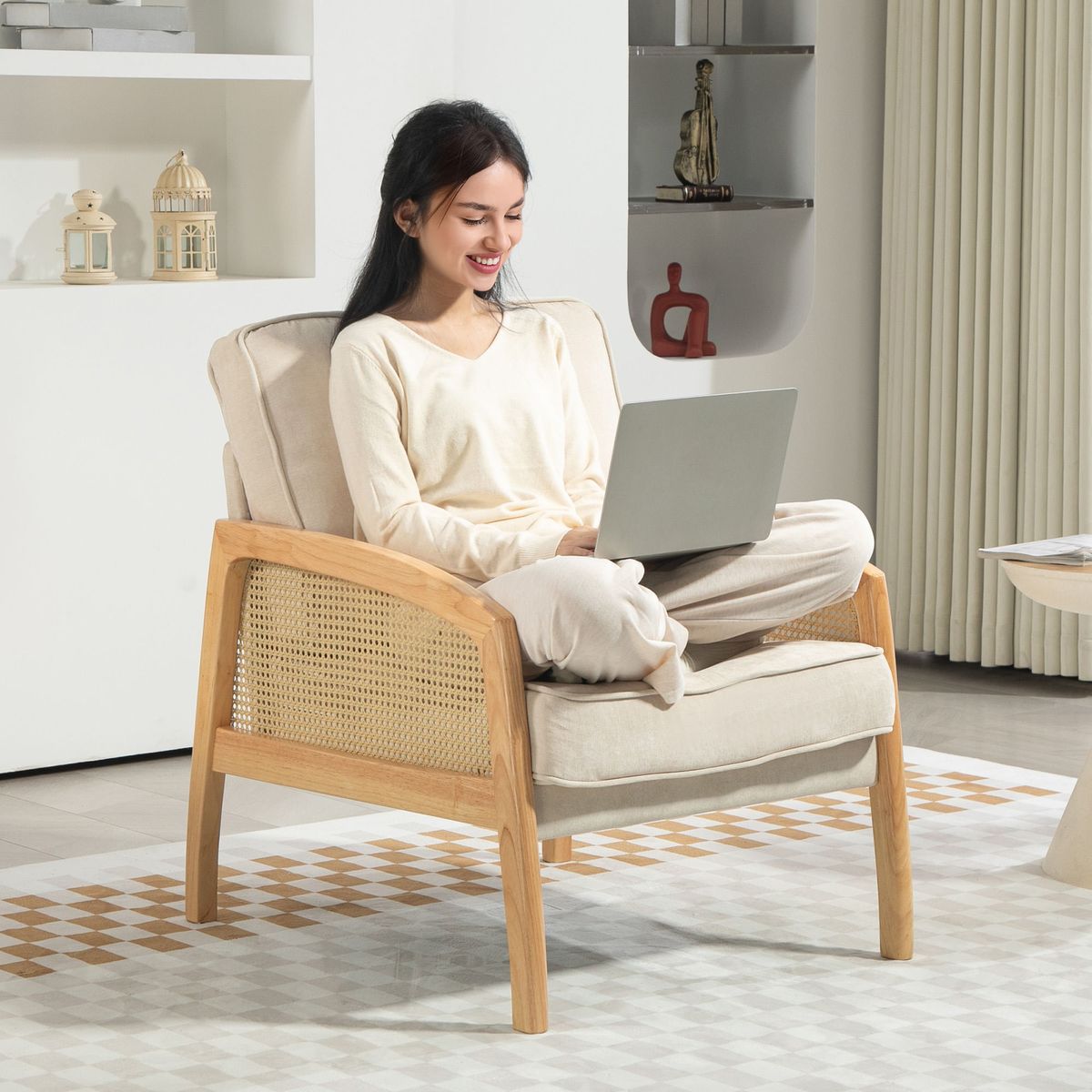 Butaca-Romera-Homcom-cojines-extraibles-beige-88x67x75-cm-ambientada