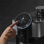 Cafetera-superautomatica-Cecotec-Cremmaet-Spin-1450W-15L-19-bares-negro-ambientada