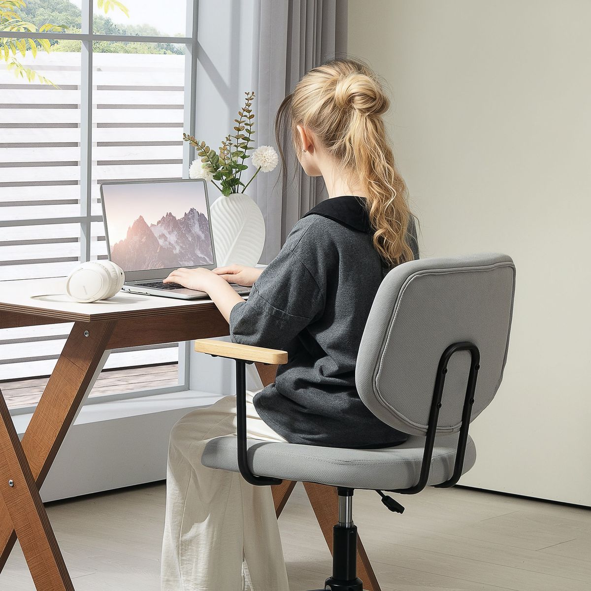 Silla-de-escritorio-Office-Homcom-altura-ajustable-gris-84-94x59x55-cm