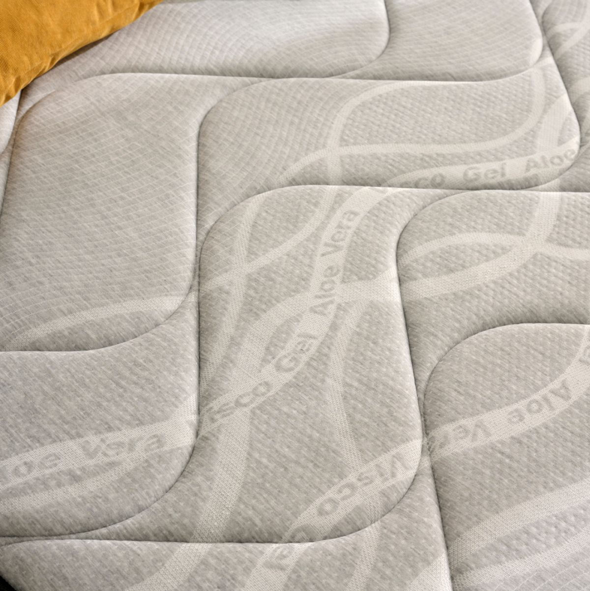 Colchon-viscoelastico-Luxury-Intelligent-nucleo-espuma-HR-gris-blanco-30-cm-detalle
