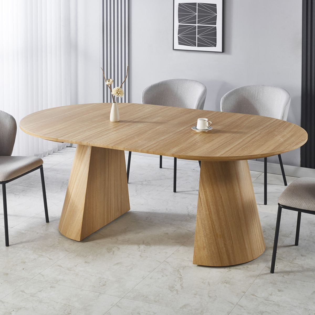 Pack-de-2-sillas-Margot-respaldo-acolchado-beige-82x63x60-cm-ambientada-mesa