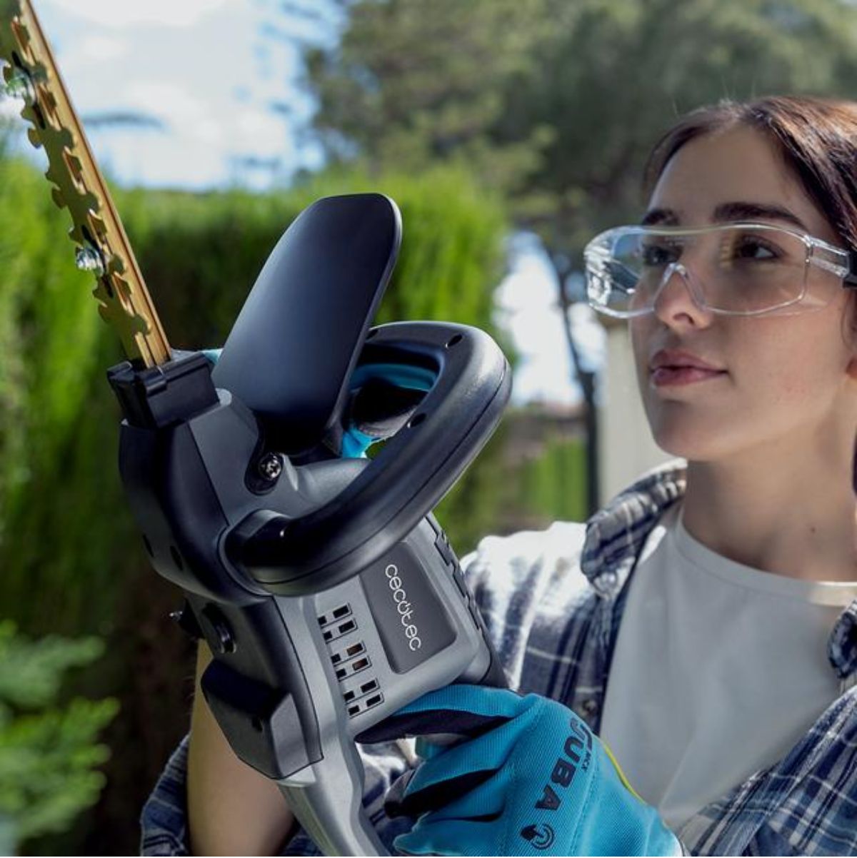Cortasetos-electrico-Cecotec-TitaniumSword-4500-Freemove-inalambrico-45-cm