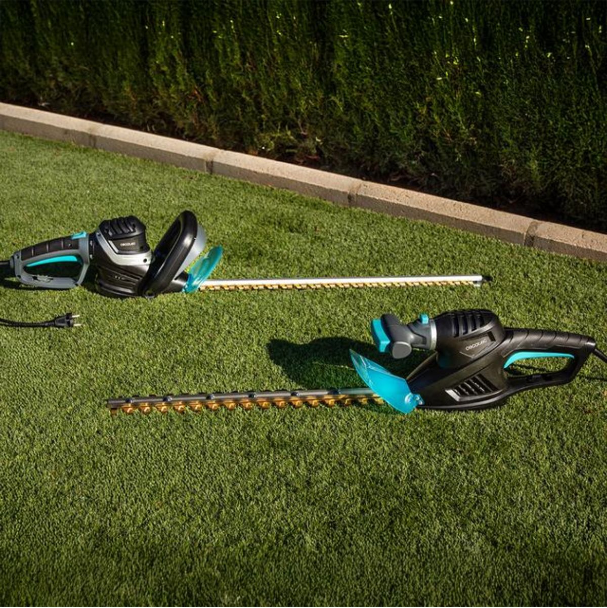 Cortasetos-electrico-Cecotec-TitaniumSword-450-con-cable-45-cm-ambientada
