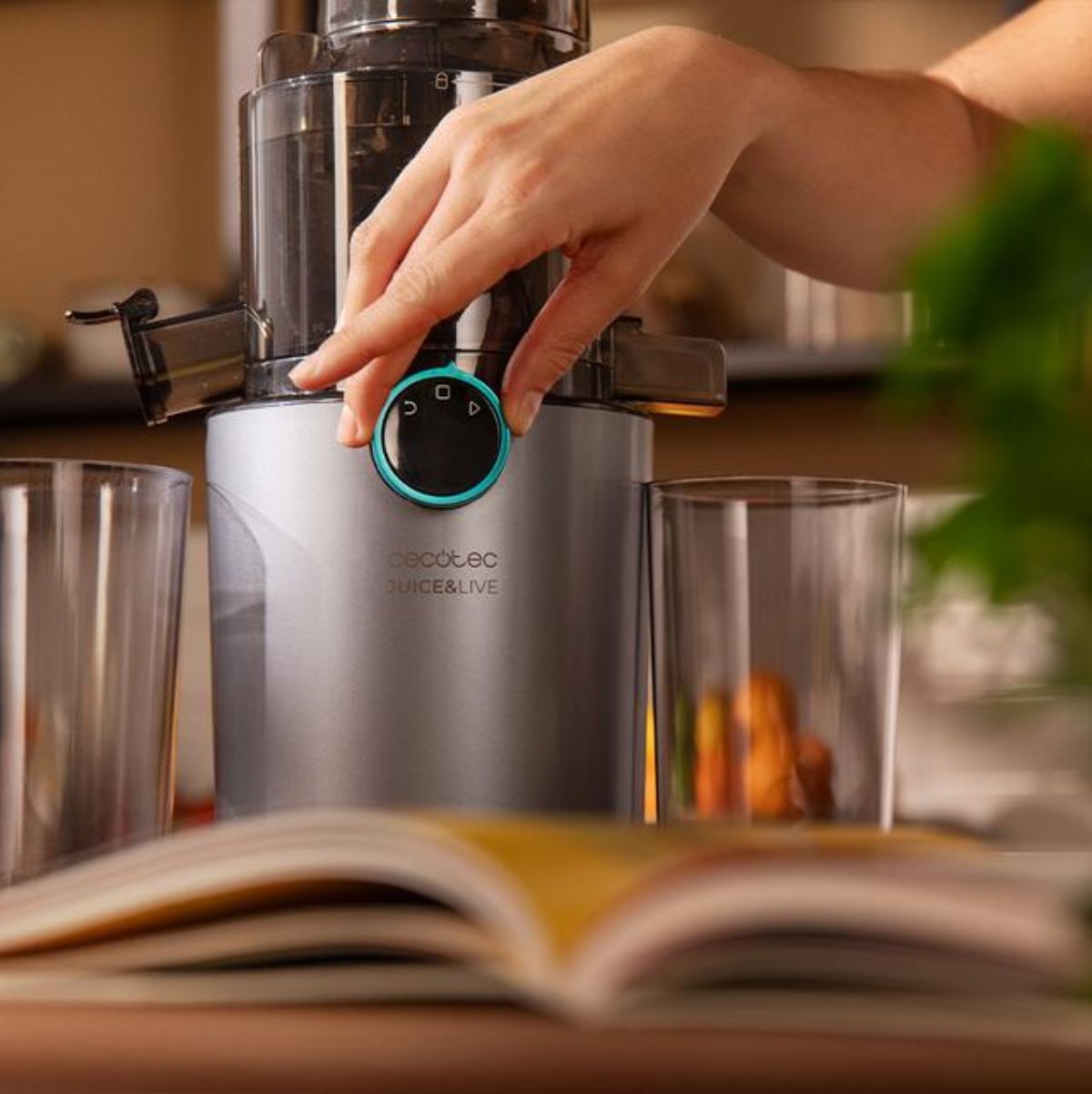 Licuadora-Cecotec-Juice-Live-1500-Slim-200W-prensa-fria-negro