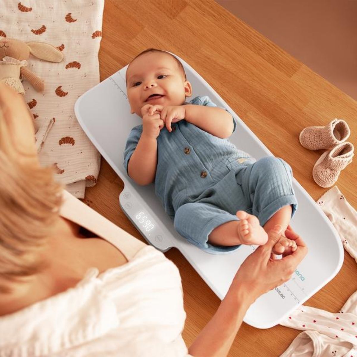 Bascula-de-bebe-Cecotec-Nana-BabyCare-SmartWeight-blanco-60x25-cm-