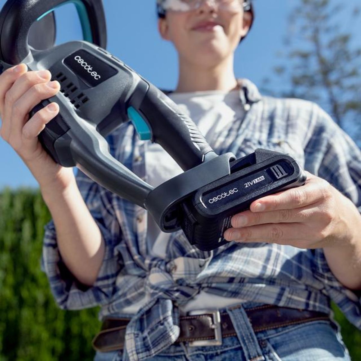 Cortasetos-Cecotec-TitaniumSword-6100-XL-Freemove-inalambrico-negro-amarillo