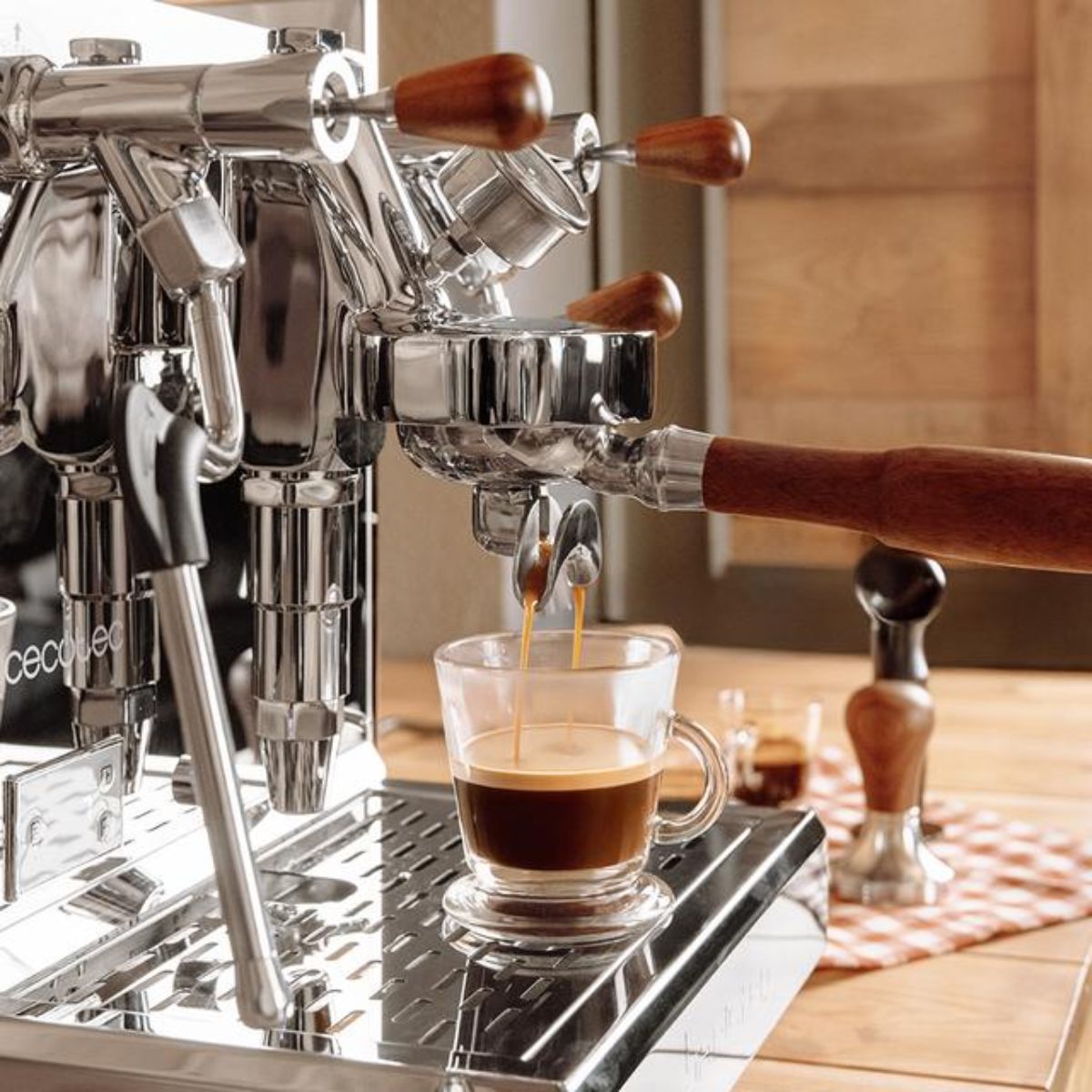 Cafetera-superautomatica-Cecotec-Baristeo-Iconic-2440W-17L-15-bares-inox
