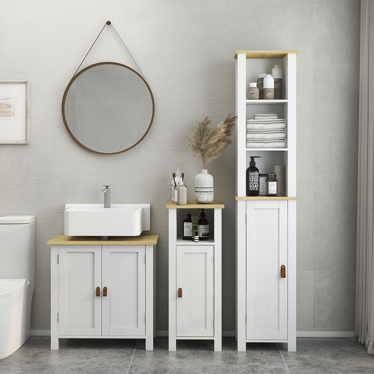 Columna-de-baño-Monte-Kleankin-con-puerta-y-3-estantes-blanco-natural-165x34x23-cm-ambientada