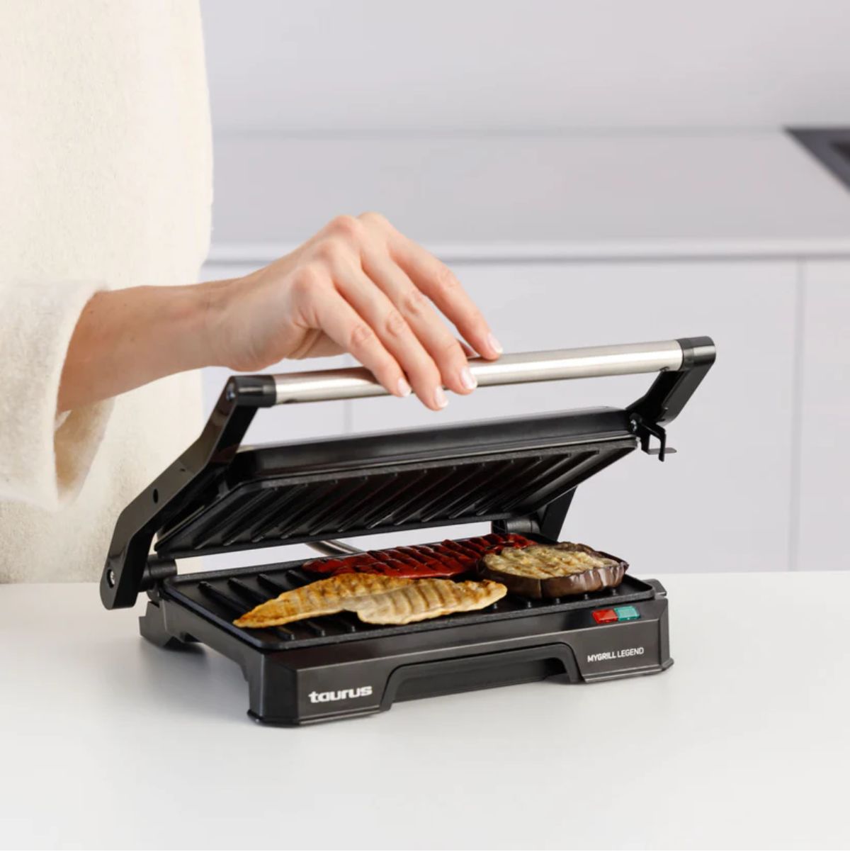 Tostador-grill-Taurus-Mygrill-Legend-1000W-basculante-aluminio-antiadherente-negro