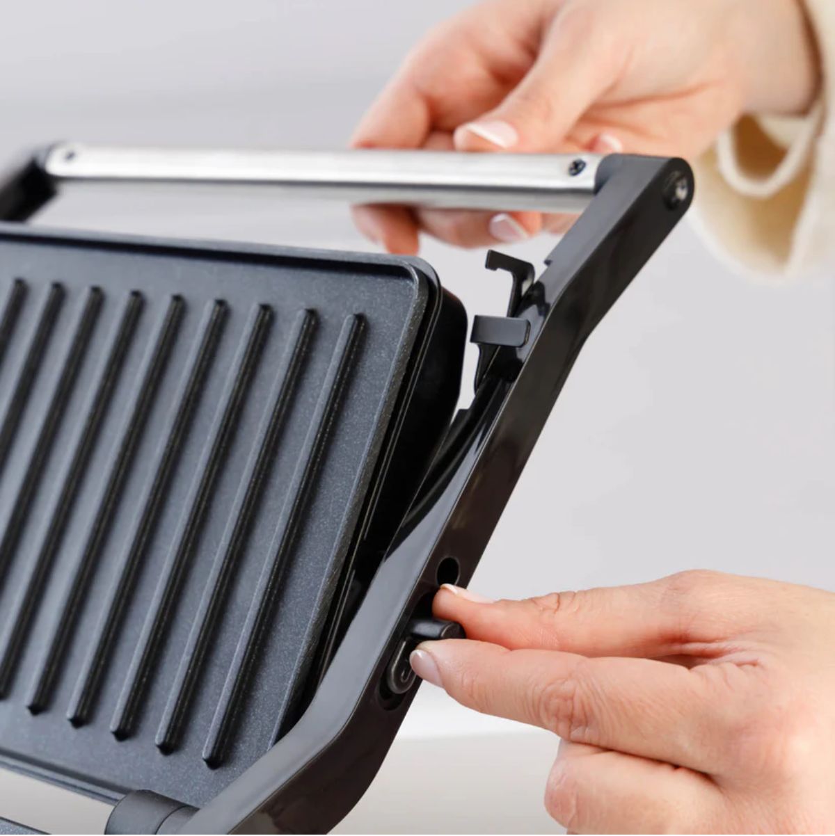 Tostador-grill-Taurus-Mygrill-Legend-1000W-basculante-aluminio-antiadherente-negro-bloqueo