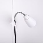 Lampara-de-pie-Varese-Bel-Air-80W-con-brazo-orientable-blanco-178-cm-ambientada
