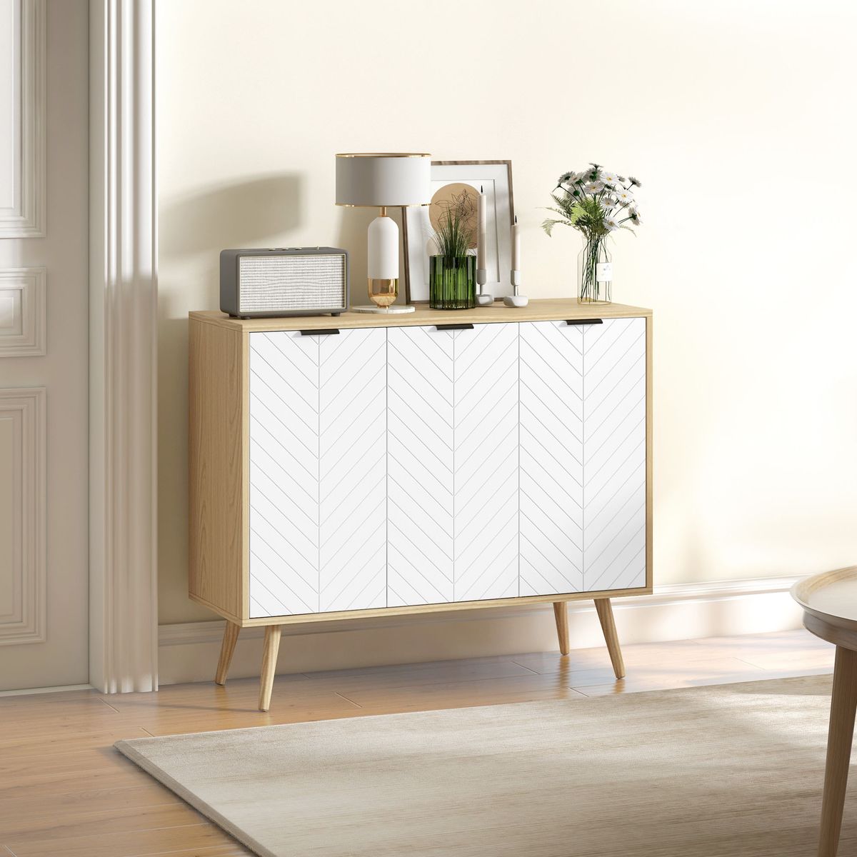 Aparador-Hogar-Homcom-3-puertas-blanco-natural-774x915x35-cm-ambientada