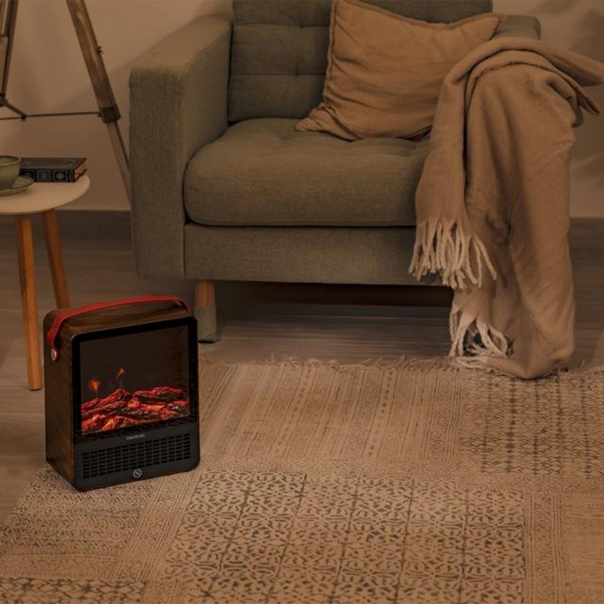Calefactor-ceramico-Cecotec-ReadyWarm-1500-Flames-1500W-2-modos-con-luz-marron-ambientada
