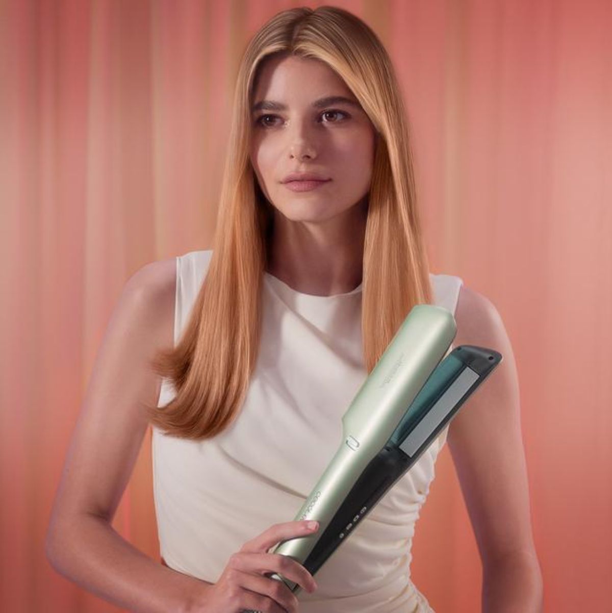 Plancha-de-pelo-con-aire-Cecotec-Air-Lisse-Olive-ionica-3-modos-verde-ambientada