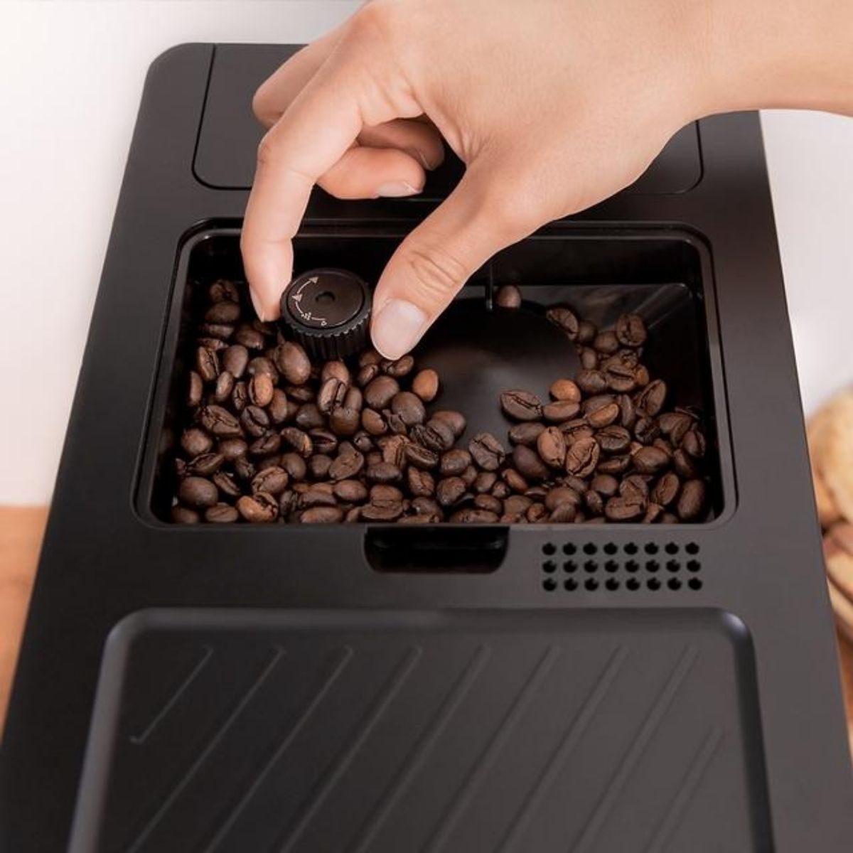 Cafetera-super-automatica-Cecotec-Cremmaet-Commpact-Steam-vaporizador-orientable-11L-negro-deposito-de-cafe